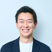 J.K. さんの笑顔の写真。