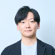 N.K. さんの笑顔の写真。