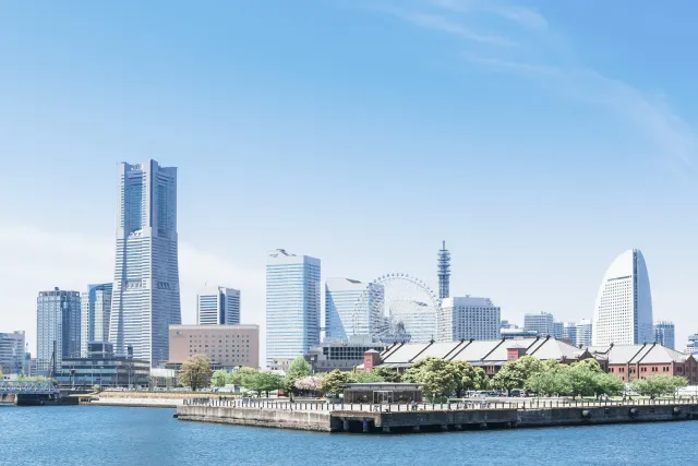 横浜みなとみらいの写真。横浜銀行本店ビルは、横浜ランドマークタワーの隣にあります。